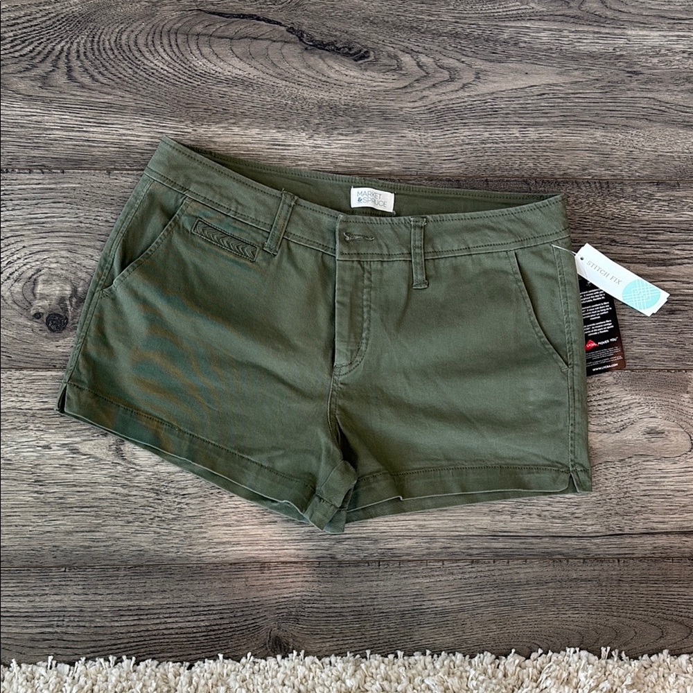 Market & Spruce Elicia Embroidered Pocket Detail Short